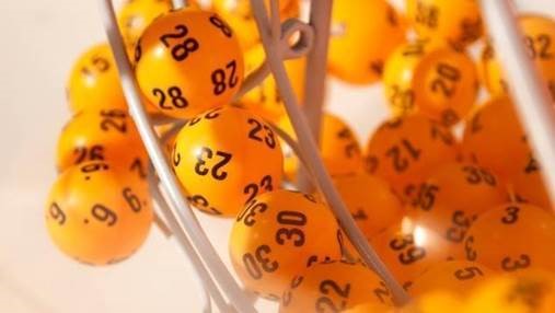 Lotossa voittavat Antti Luusuaniemi ja Elsa Saisio