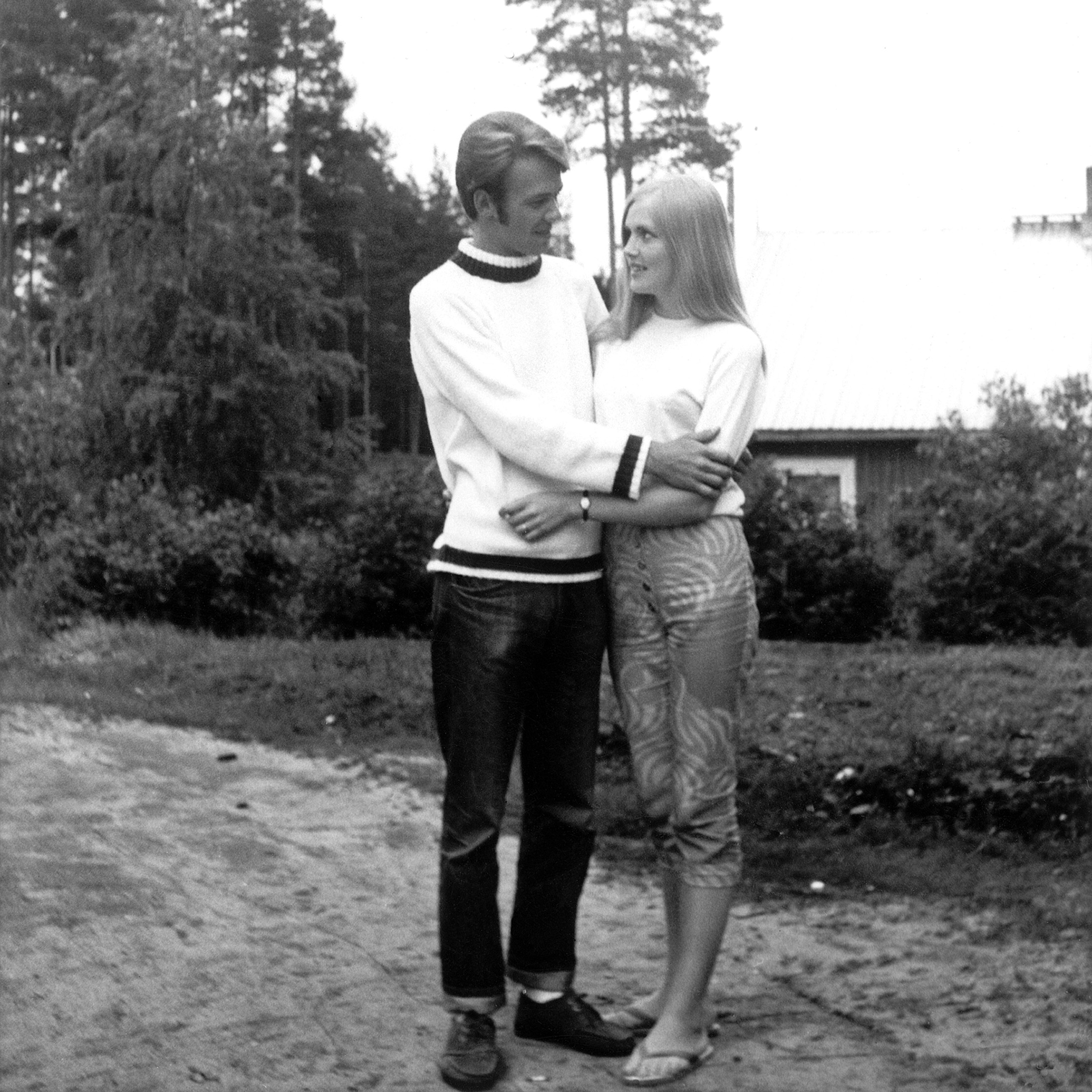 KARI TAPIOSTA JA PIA VIHERIÄVAARASTA KERTOVAN OLEN SUOMALAINEN -ELOKUVAN KUVAUKSET ALKAVAT HUOMENNA