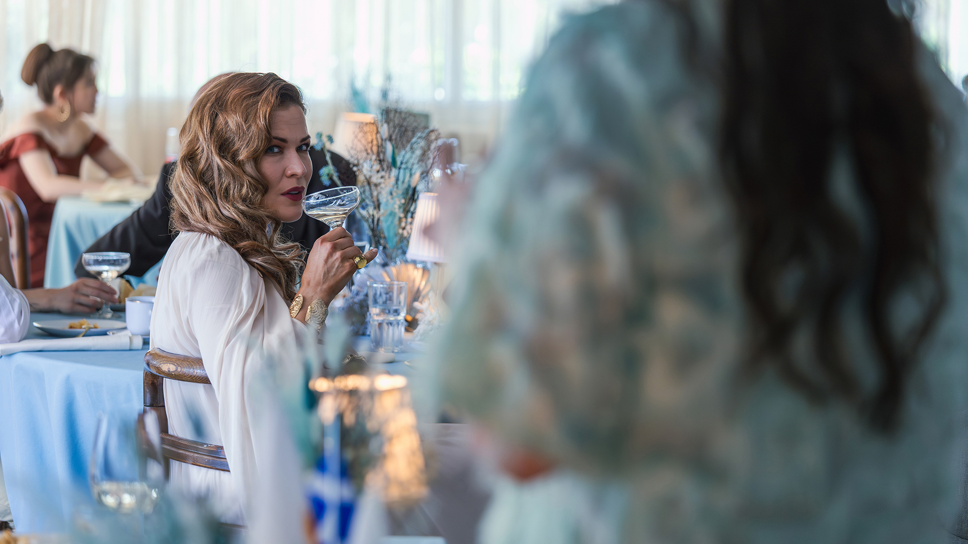 Jenni Vartiaisen tähdittämä Rakkautta ja virtahepoja -elokuva valkokankaille vuonna 2026 – teaser-trailer julki!