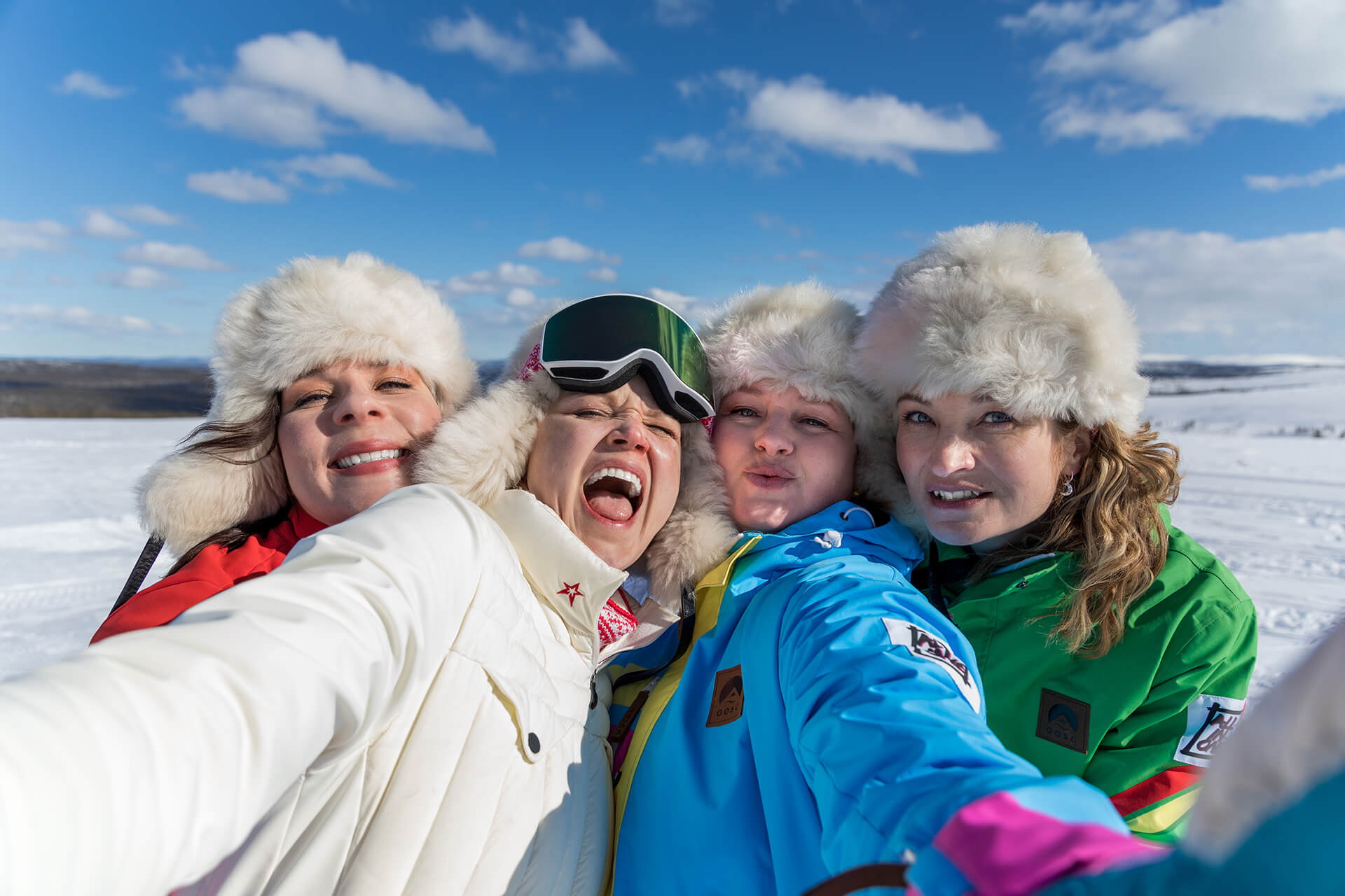 Suomen eturivin komediennet ovat Skimbagirls