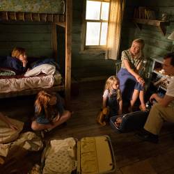From L to R: Sadie Sink as "Young Lori," Charlie Shotwell "Young Brian," Ella Anderson as "Young Jeannette," Eden Grace Redfield as "Youngest Maureen," Naomi Watts as "Rose Mary Walls," and Woody Harrelson as "Rex Walls" in THE GLASS CASTLE. Photo by Jake Giles Netter.