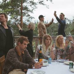 Seurapeli elokuva. Samuli Niittymäki, Eero Milonoff, Emmi Parviainen, Laura Birn, Iida-Maria Heinonen, Paula Vesala, Paavo Kinnunen ja Christian Hillborg. Villinki. Helsinki. Heinäkuu 2019