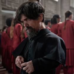 Peter Dinklage as Casca Highbottom in The Hunger Games: The Ballad of Songbirds and Snakes. Photo Credit: Murray Close