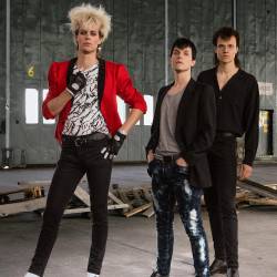 Levoton Tuhkimo, Eve (Mauno Terävä), Nipa (Saku Taittonen), Quuppa (Valtteri Lehtinen), Pete (Samuel Kujala) ja Jonttu (Emil Kihlström). credit: Hanna-Maria Grönlund, Yellow Film & TV Mari Rantasilan ohjaama Levoton Tuhkimo -elokuva elokuvateattereissa 25.12. Pääosissa Saku Taittonen, Alvari Stenbäck, Mauno Terävä, Samuel Kujala, Emil Kihlström, Valtteri Lehtinen, Ronja Keiramo, Elias Salonen ja Reino Nordin.