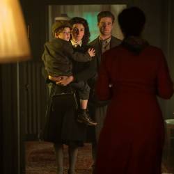 Ei koskaan yksin, Naemi Latzer, Rafael Simson Gouveia ja Rony Herman. Credit: Andres Teiss. MRP Matila Röhr Productions. Klaus Härön ohjaama Ei koskaan yksin-elokuva tulossa elokuvateattereihi. Pääosissa Ville Virtanen, Nina Hukkinen, Rony Herman, Naemi Latzer, Kari Hietalahti, Peter Kanerva, Hannu-Pekka Björkman, Carl-Kristian Rundman, Satu Tuuli Karhu, Tomi Salmela, Rain Tolk, Ruben Tolk.