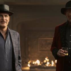 Woody Harrelson as Merrit McKinney and Morgan Freeman as Thaddeus Bradley in Now You See Me: Now You Don’t. Photo Credit: Katalin Vermes Ruben Fleischerin ohjaama Now You See Me: Now You Don't elokuvateattereissa 14.11.2025. Pääosissa Jesse Eisenberg, Woody Harrelson, Dave Franco, Isla Fisher, Justice Smith, Dominic Smith, Ariana Greenblatt, Rosamund Pike, Morgan Freeman, Daniel Radcliffe, Mark Ruffalo.