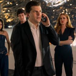 Justice Smith as Charlie, Ariana Greenblatt as June, Dominic Sessa as Bosco, Jesse Eisenberg as Daniel Atlas, Isla Fisher as Henley Reeves, and Dave Franco as Jack Wilder in Now You See Me: Now You Don’t. Photo Credit: Katalin Vermes Ruben Fleischerin ohjaama Now You See Me: Now You Don't elokuvateattereissa 14.11.2025. Pääosissa Jesse Eisenberg, Woody Harrelson, Dave Franco, Isla Fisher, Justice Smith, Dominic Smith, Ariana Greenblatt, Rosamund Pike, Morgan Freeman, Daniel Radcliffe, Mark Ruffalo.