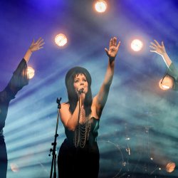 Selma Vilhusen ohjaama Kaunis rietas onnellinen elokuvateattereissa 18.2.2026. Pääosissa Oona Airola ja Jari Virman. Selma Vilhusen ohjaama Kaunis rietas onnellinen elokuvateattereissa 18.2.2026. Pääosassa Oona Airola ja Jari Virman.